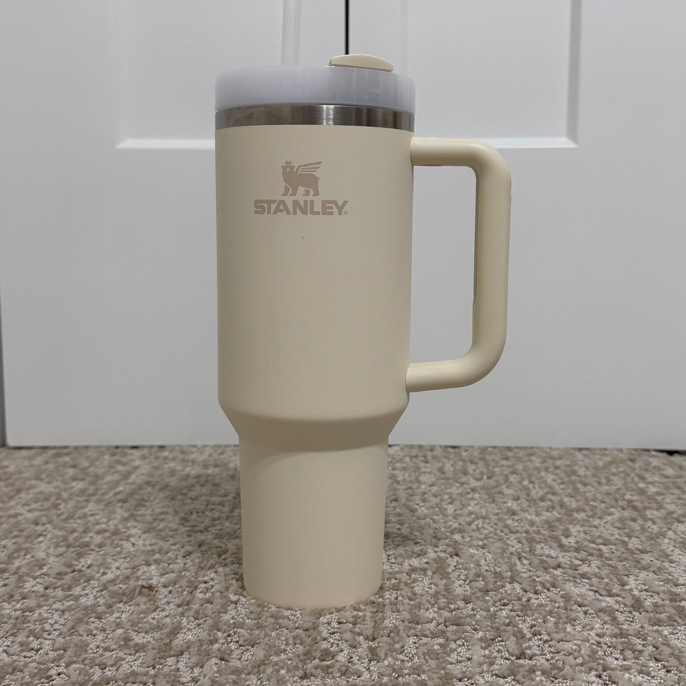 Stanley 40 oz Quencher Tumbler Cream Neutral Handle Straw Lid